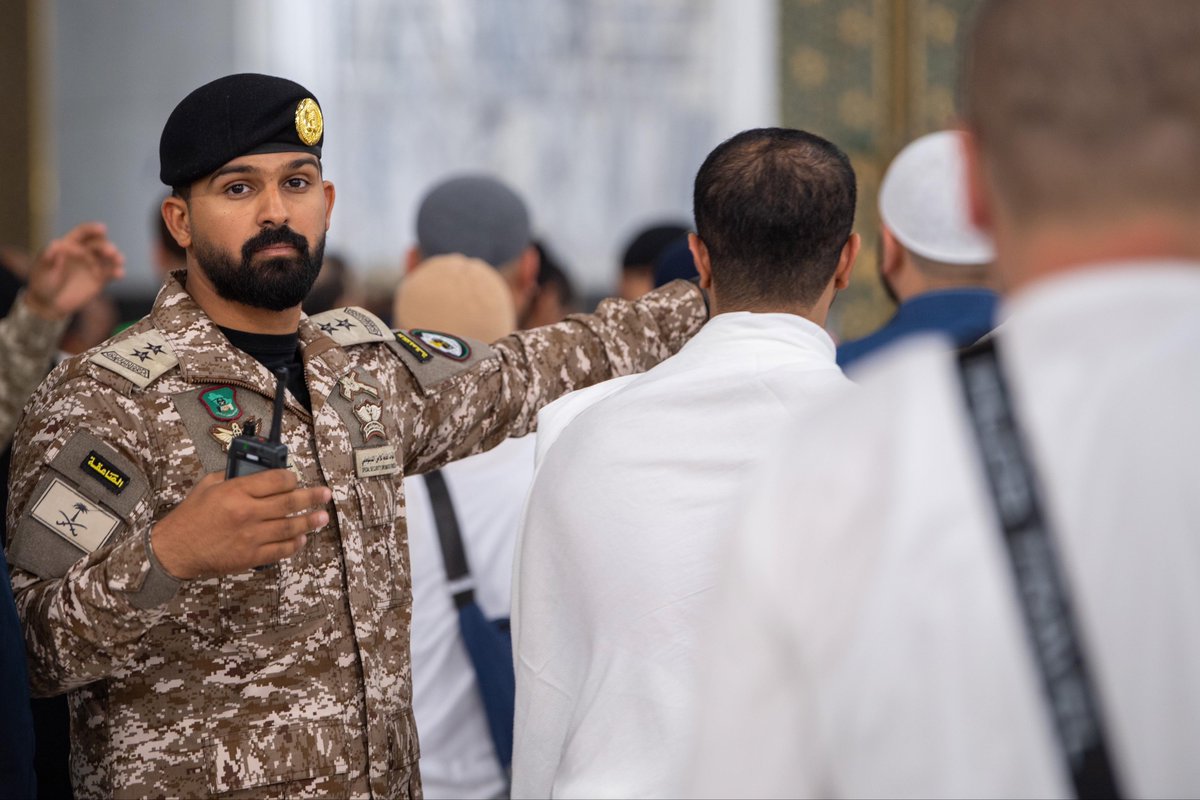 security_gov's tweet photo. القوات الخاصة للأمن الدبلوماسي في خدمة ضيوف الرحمن .. حضورٌ يبعث الطمأنينة، وخدمةٌ تعكس شرف المهمة.
#حياكم_الله https://t.co/zClhVWsO3p