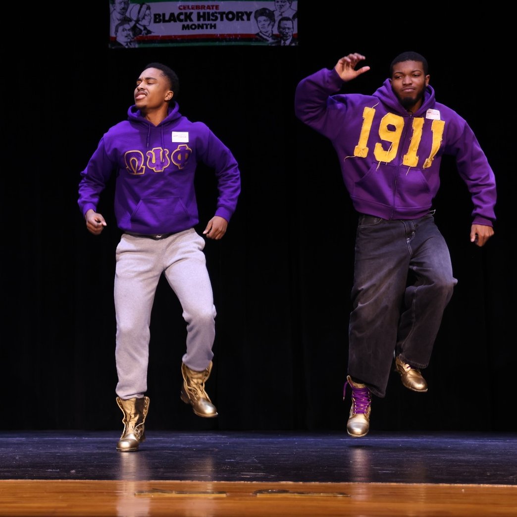 cpschoolsva's tweet photo. ✨ Feel-Good Friday! ✨ Last Friday, @CrestwoodMiddle celebrated 100 years of Black History Month with sorority and fraternity performances, student and staff talent, and a “Lift Every Voice” tribute honoring legacy and African American excellence. #EmpowerCPS https://t.co/wdnMgD06NY