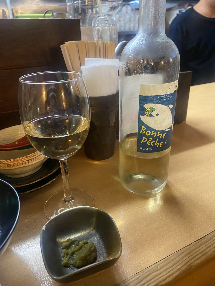 suposuponn's tweet photo. 次の日もあるってのにわたしは‥！！
ほんとに！！とっても良いおでんのお店でした。ワインかパカパカ3本も開けちゃって仲良くなりました。1人なのに‥笑 https://t.co/xoYAE8WODw