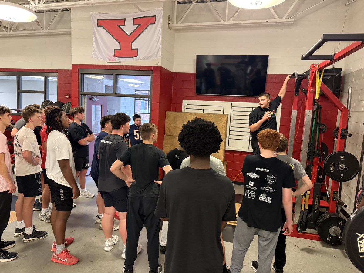 CoachGalloway44's tweet photo. So thankful to @CoachDanMcGuire, @gavindelaney99, @Kenton_Darnell, and Max McCarty for their time and effort they put into our student-athletes in the weight room! Their commitment to serve them creates the best environment for our athletes to thrive! GO FOXES🦊 https://t.co/HtFWg2SlEX