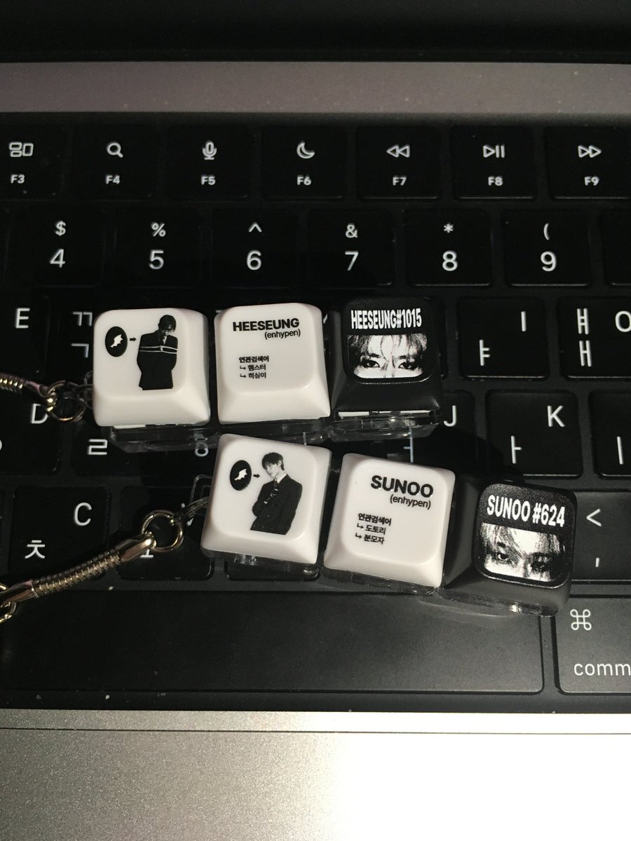 ENHYPEN keycap keyring 
#RT 추첨 2분께 원하시는 버전의 키캡 키링을 보내드립니다 

- 03/07 18:00 ~ 3/15 23:59
- 선착 특전 포함
- 주문 수량따라 조기 마감될 수 있습니다

witchform.com/deposit_form.p…