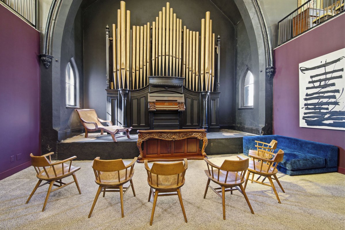 🚨GOTH CHURCH*🚨

*goth exterior