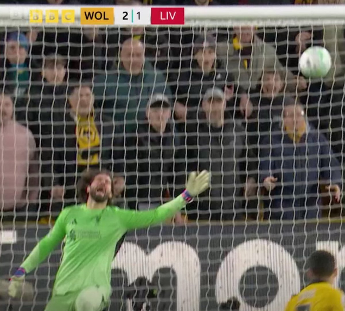 I think this might be the most helpless I’ve ever seen a goalkeeper look 😭😭