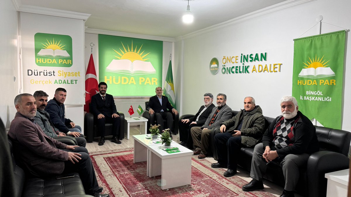 HÜDA PAR Bingöl İl Başkanı Sayın Refik ALPAYA ve yönetimine iade-i ziyarette bulunduk.

Görüşmemizde şehrimizin talep ve sorunlarını istişare ettik. Misafirperverlikleri ve göstermiş oldukları ilgi ve alakadan dolayı kendilerine teşekkür eder, çalışmalarında başarılar dilerim.