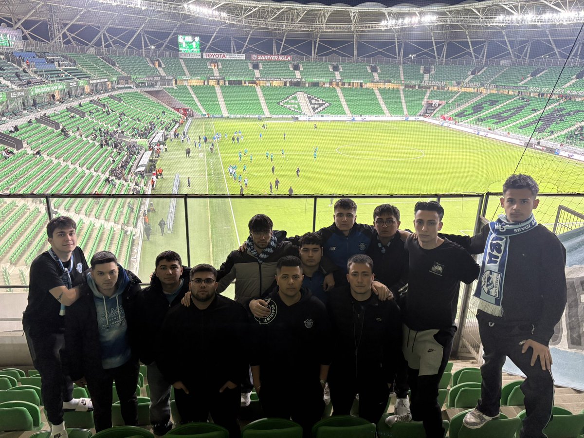 Ne okul koridorları,ne sıcak yatakları
Lisede tek yol deplasman yolları
📍Sakarya
#LiseliŞimşekler