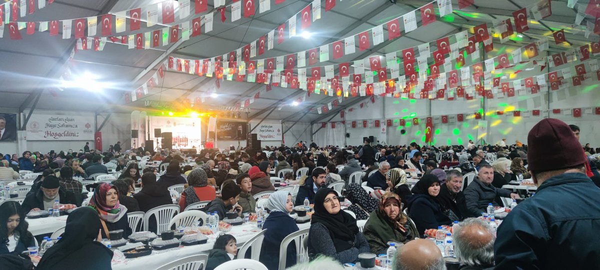 🌙 Başı rahmet, ortası mağfiret, sonu cehennem azabından kurtuluş olan mübarek Ramazan-ı Şerif’in 16. gününde iftar soframızı birlikte açmanın bereketini ve mutluluğunu yaşadık.

📍 Ökkeşiye İmareti – Gaziantep
📍 Klas 2 Düğün Salonu – Kilis
📍 Yunus Emre Camii (Necip Fazıl