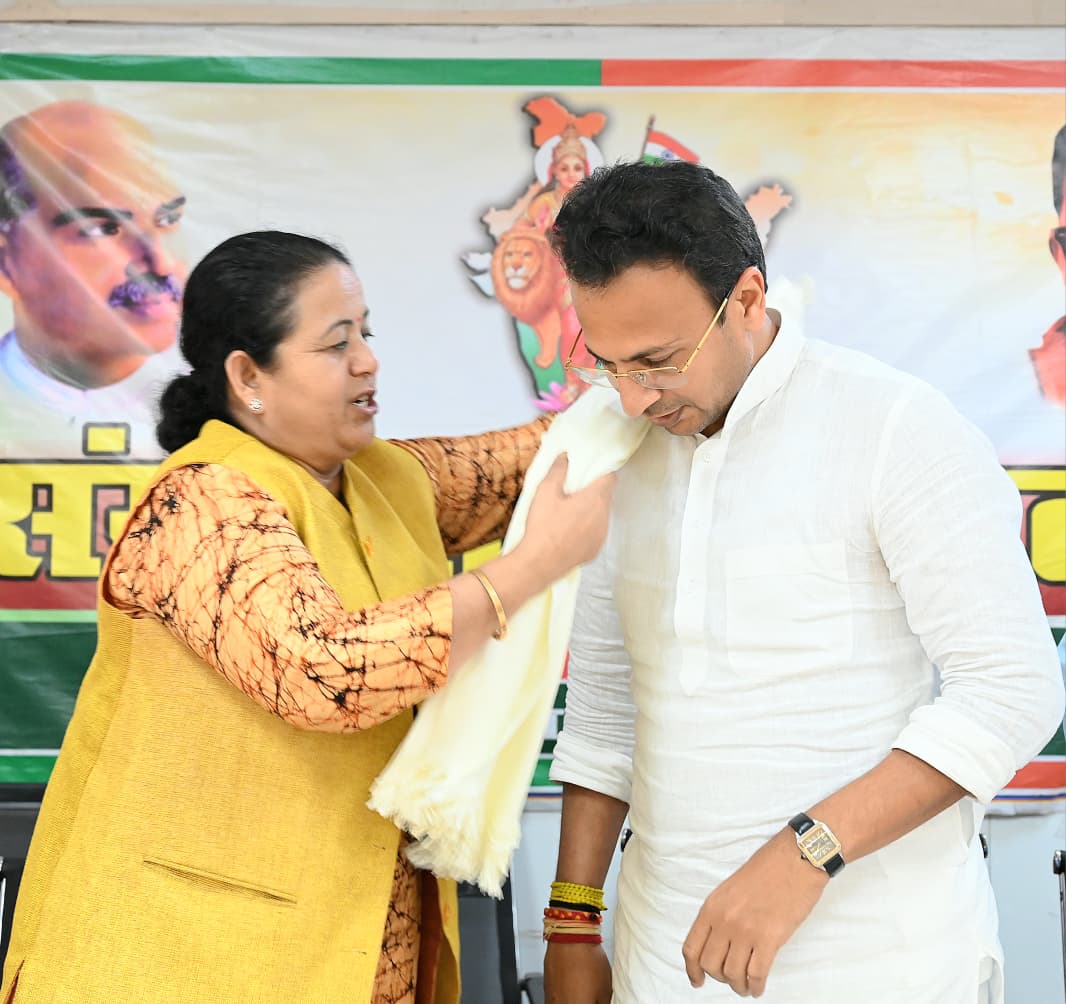 मान. PM श्री <a href="/narendramodi/">Narendra Modi</a> जी के द्वारा 8 मार्च को #NewMetroCorridors के होने वाले उद्घाटन के निमित्त दक्षिणी दिल्ली जिले की संगठनात्मक बैठक में हिस्सा लिया। प्रदेश महामंत्री श्री <a href="/visshnumittal/">Visshnu Mittal</a> जी, जिला अध्यक्ष श्रीमती <a href="/MayaSingh387852/">Maya Singh Bisht</a> जी का मार्गदर्शन मिला।
#MissionViksitDelhi