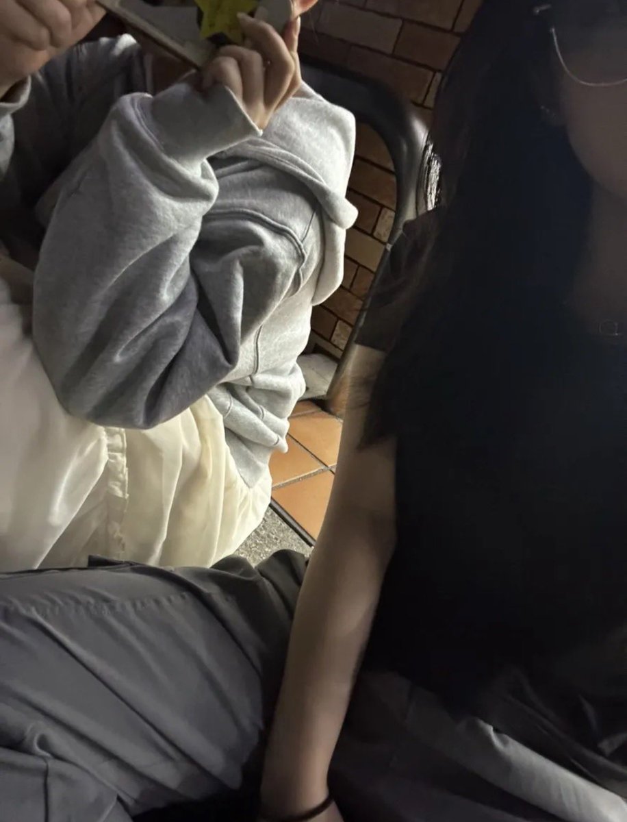 senarko6's tweet photo. 我是06的，请大家和我做朋友🥹 https://t.co/1IPyFnfs1U