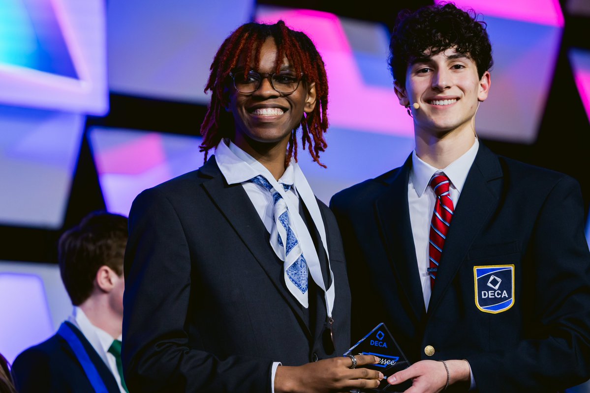 Central Magnet Deca tweet media