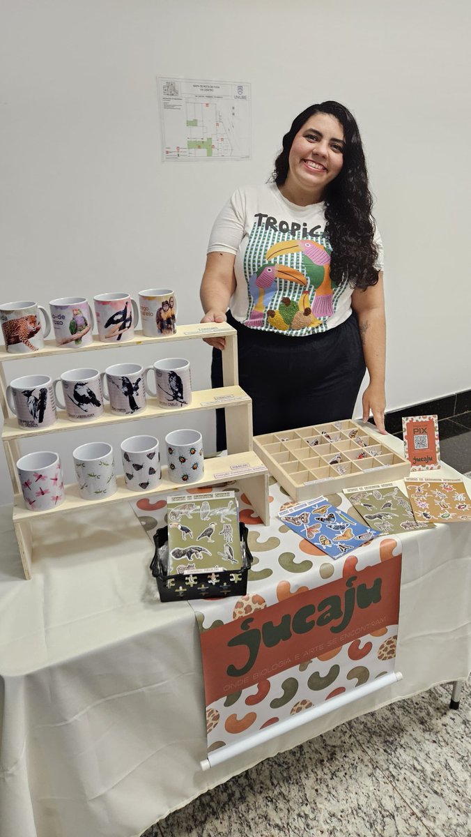 VidaNoZoo's tweet photo. Oi galera! 
Passando pra divulgar a minha marca de produtos autorais q acabei de lançar, a Jucaju 
Tds os produtos são feitos c/ fotos q tirei nos meus 6 anos trabalhando com animais silvestres e tbm de observações na natureza Apoiem essa humilde bióloga! 
https://t.co/ETINhHACkw https://t.co/fk0XLX88y1