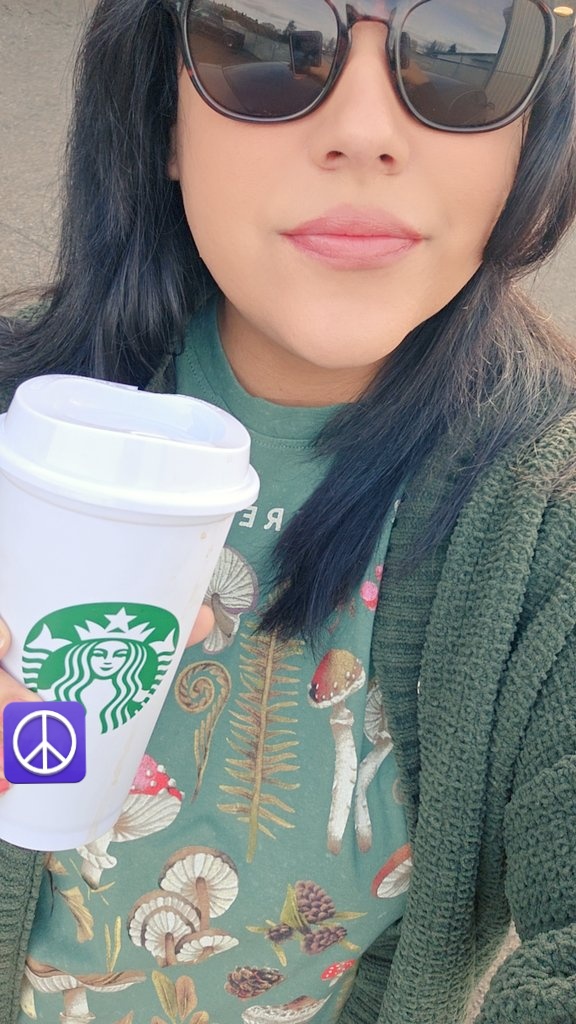 space_queen23's tweet photo. Happy green season 🤘💚#springisontheway https://t.co/NfSwMj8lGV