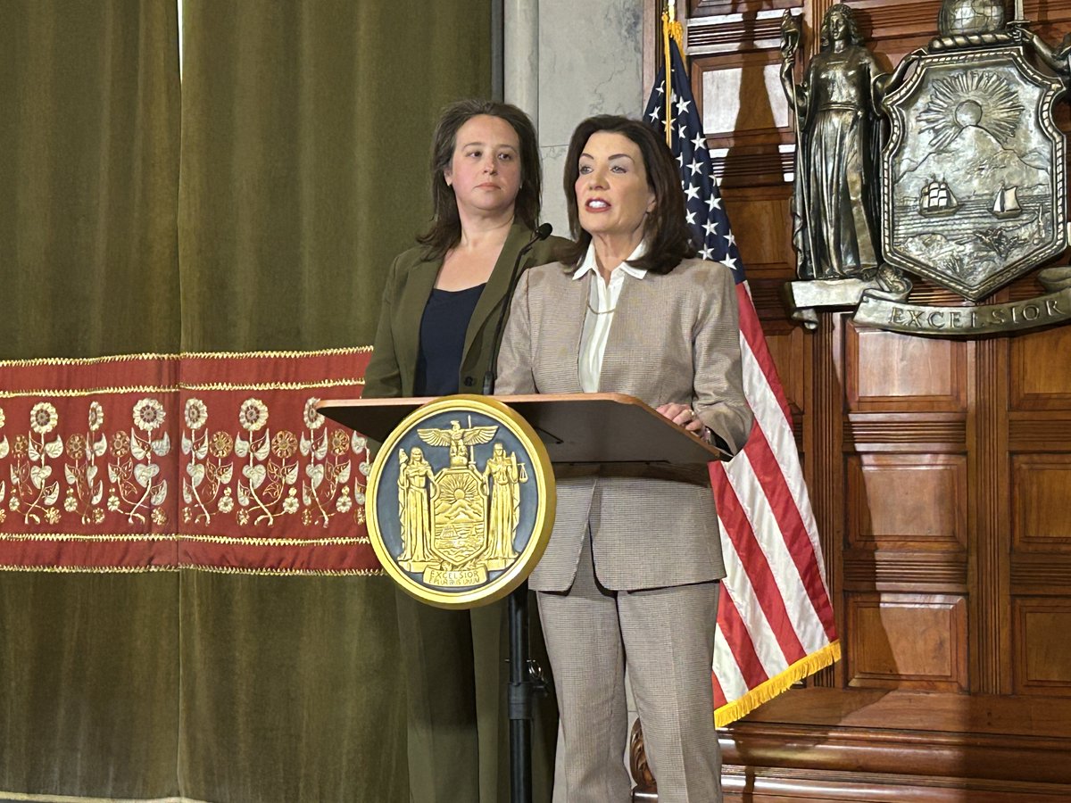 Gov. Hochul just wrapped up a meeting with Tom Homan, Trump’s border czar.

She says she told him she does not believe in open borders, but she also believes in a pathway to citizenship.