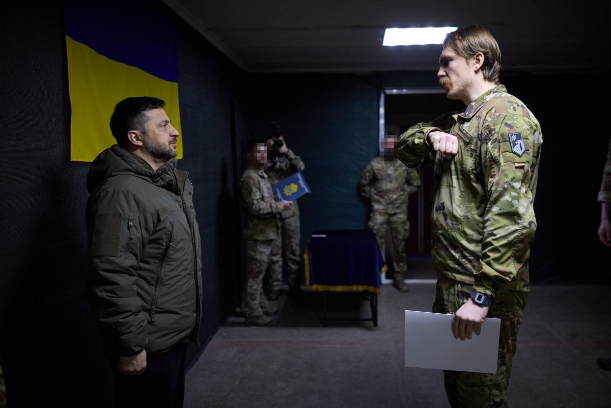 During a meeting with the warriors of the 12th Special Forces Brigade Azov of the National Guard of Ukraine, I awarded the defenders with the Order of Bohdan Khmelnytsky, the Order “For Courage,” and the Order of Danylo Halytskyi, and presented the shoulder boards of a brigadier