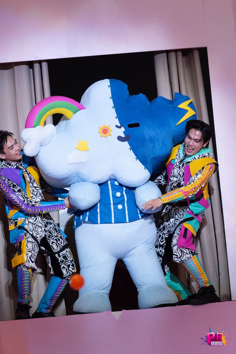 hirunkitfans's tweet image. SMYLE NEONA X SUMMERCATION  🌸🌩️

#THEMALLSUMMER2026xSMYLENEONA
#THEMALLLIFESTORESUMMERCATION 
#THEMALLGROUP #SUMMERCATION 
#HOUSEOFFRIENDS
——#NEONA @neona_GMMTV 
#SMYLE @smyle_GMMTV 

วันนี้เจ้าแฝดนีออนน่าและสไมล์ไปป่วนพี่มอลล์ถึง The Mall Lifestore บางกะปิ พอได้เห็นหลาน ๆ