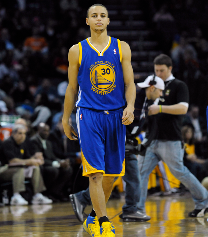Underdog's tweet photo. Reed Sheppard's last 10 games vs Stephen Curry's rookie season:
Reed Steph
18.2 PPG 17.5
49.2 FG% 46.2
47.3 3P% 43.7
4.5 AST 5.9
Sheppard has started just 3 games over that span. https://t.co/QMOJvo1IXt