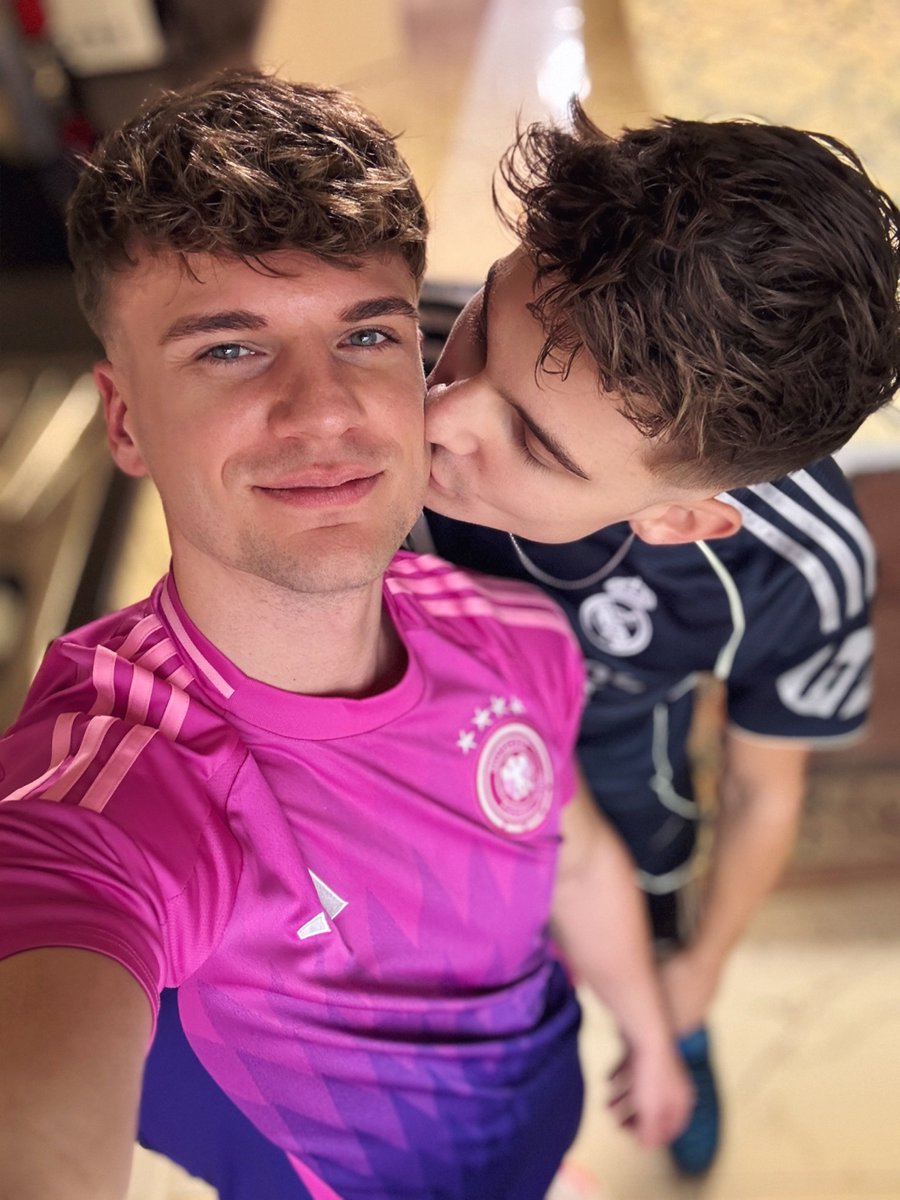 Timmy_twynk tweet media