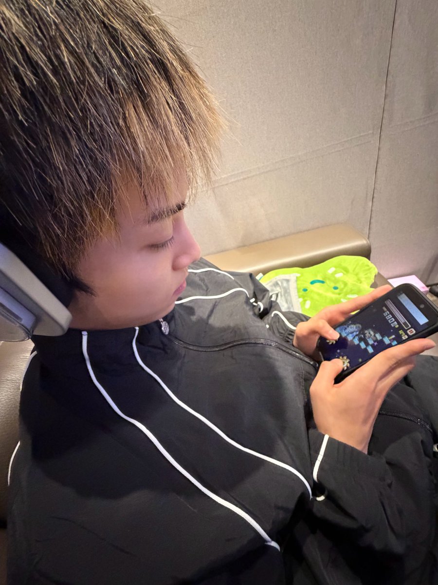 astara ★ tweet media