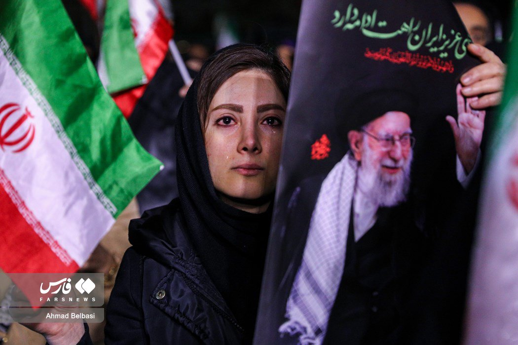 1a_farhad's tweet photo. شهادت #آیت‌الله_خامنه‌ای مانند دمیدن در صوراسرافیل بود و حتی مُردگان را هم بیدار کرد. این روزها خیابان‌های ایران در سیطرهٔ فرزندان خامنه‌ایست و هیچ عنصر ضدایرانی اجازهٔ اظهار وجود ندارد.
#ترامپ در محاسباتش اشتباه کرد چون ریختن خون پاک خامنه‌ای ملت را متحدتر کرد. https://t.co/LLqaUGnbyZ