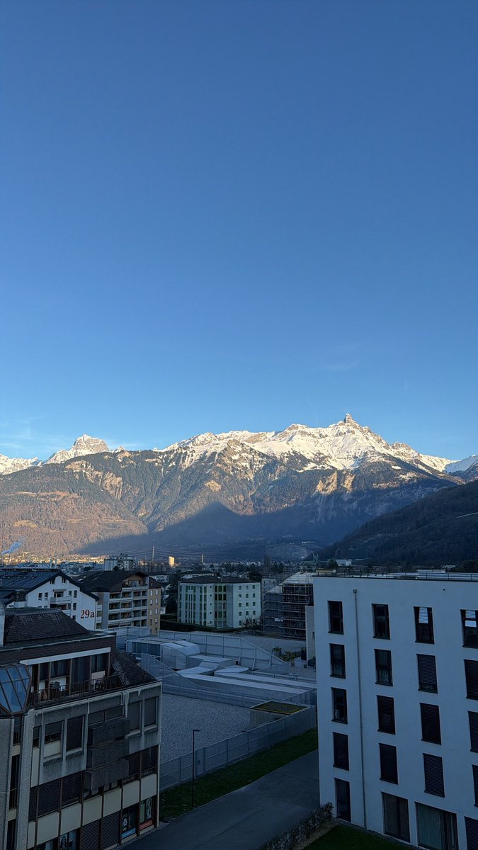 new place, new view

same routine: coffee, charts, Polymarket

have a good weekend ☀️

lock in