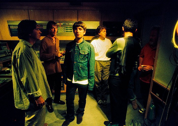 britpop.jpも協力しているwarchildが『HELP(2)』をリリースしました。

それを記念して昨年の写真展で世界初披露だったノエル・ギャラガー、ポール・ウェラー、ポール・マッカートニーが写るこの一枚をお披露目します。