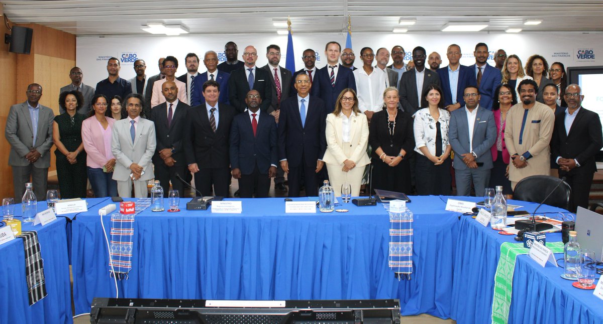 UNCaboVerde's tweet photo. A stronger partnership for sustainable development.
Cabo Verde and🇺🇳signed the 2026 Joint Work Plan
to drive action on: Digital Transformation, Blue Economy and Local Development.
$20M needed to implement the plan, $15M already available. Now is the time to #DjuntaMon for🇨🇻. https://t.co/PagWWNZrSj