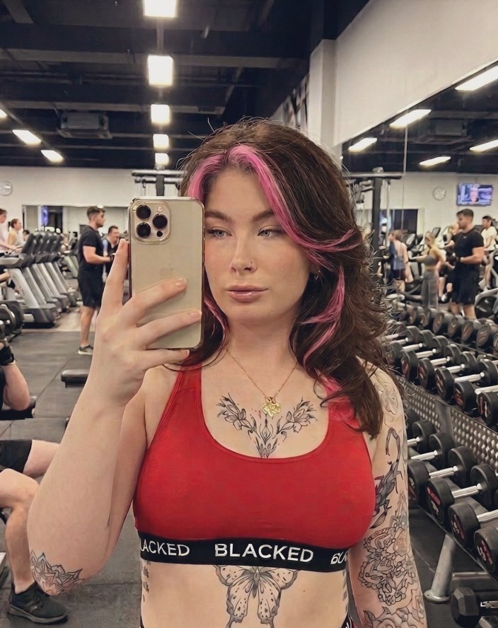 mayymaviss's tweet photo. Does it turn you on seeing me in public wearing this? https://t.co/YqOhSw1Xzn
