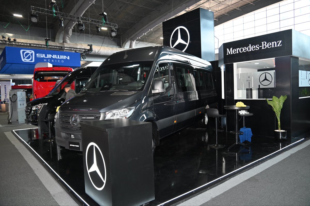 revistatyt's tweet photo. Llegamos al último día de Expo Foro Movilidad 2026 🚐

En el stand de Mercedes-Benz Vanes podrás conocer dos de sus modelos: Sprinter Pasaje Black Edition y Sprinter Pasaje Urbano, versiones que se destacan por su innovación en el transporte de pasajeros.

#Vanes #Pasaje #ExpoForoMovilidad #ExpoSantaFe @MBVanesMx