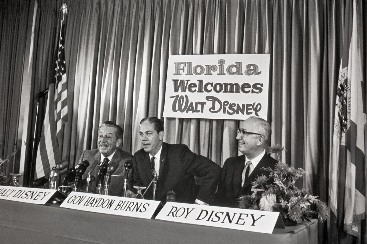 Disney Parks tweet media