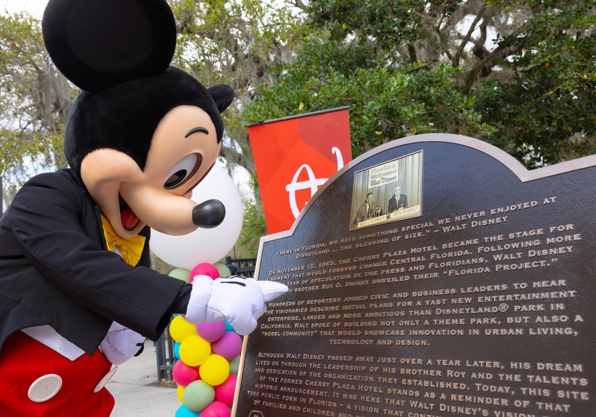 Disney Parks tweet media