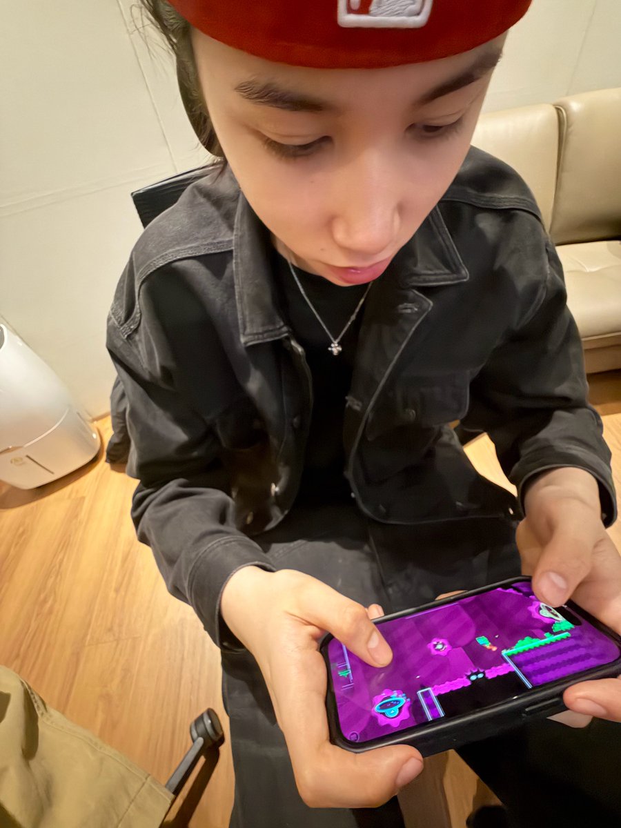 louatelier's tweet photo. louis on ohyul's weverse update~
#LOUIS #루이 #LNGSHOT #롱샷 https://t.co/92yEeILwjW