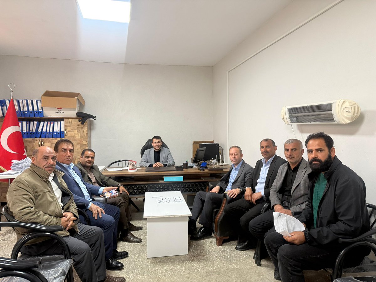 isasabuncuu's tweet photo. İlçe Başkan Yardımcılarımız ile beraber Akçakale Kızılay Şubesi’ni ziyaret ederek Kızılay Başkanı Sait Akay ile biraraya geldik.

#MilletimizleİnancımızBir
#RamazandaŞanlıurfa
#AKAkçakale #AKParti #Kızılay
@RTErdogan @abuyukgumus @farukaytek @hakanaksu058 @milhamigunbegi @Akparti https://t.co/iOpUZhRzwU