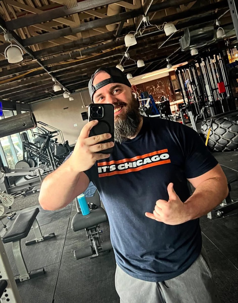 TylerTheVoice's tweet photo. Tremaine Edmunds greatest contribution to the Chicago Bears. One Last Time… 🐻👇🏻

If you don’t know, now you know…

@obvious_shirts 
.
.
.
.
.
#itschicago #bears #gym #fitness #workout https://t.co/ixpemZyVd5