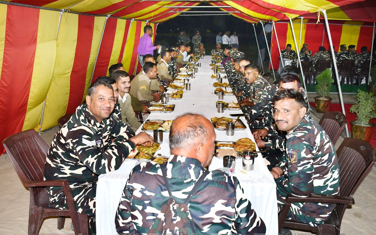 9BnSSB_INDIA's tweet photo. एकता, उत्साह और भाईचारे का संगम — बड़ा खाना एवं सांस्कृतिक कार्यक्रम के माध्यम से जवानों के बीच आपसी समन्वय और मनोबल हुआ और सुदृढ़।”
#SSB_INDIA
#SSBFTRLUCKNOW
#SSBSHQGKP
#Balrampur
#BadaKhana
#CulturalProgram
#TeamSpirit
#UnityAndBrotherhood
#ServingNation
#NationFirst https://t.co/stuYBhKijj