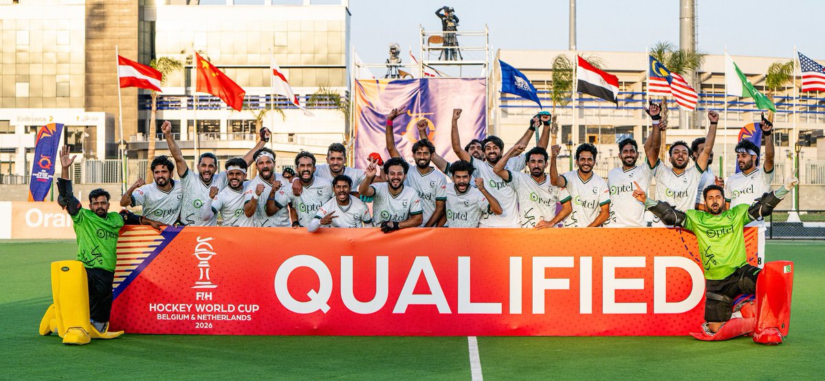 "ہاکی کی روایت پھر زندہ ہو گئی
فتح کی خوشبو ہر سمت پھیل گئی
جوش، ہمت اور جذبے کی یہ پہچان ہے
پاکستان کی ہاکی پھر سے جوان ہے 🇵🇰🏑"
Congratulations green team💚

#Hockey #Pakistan