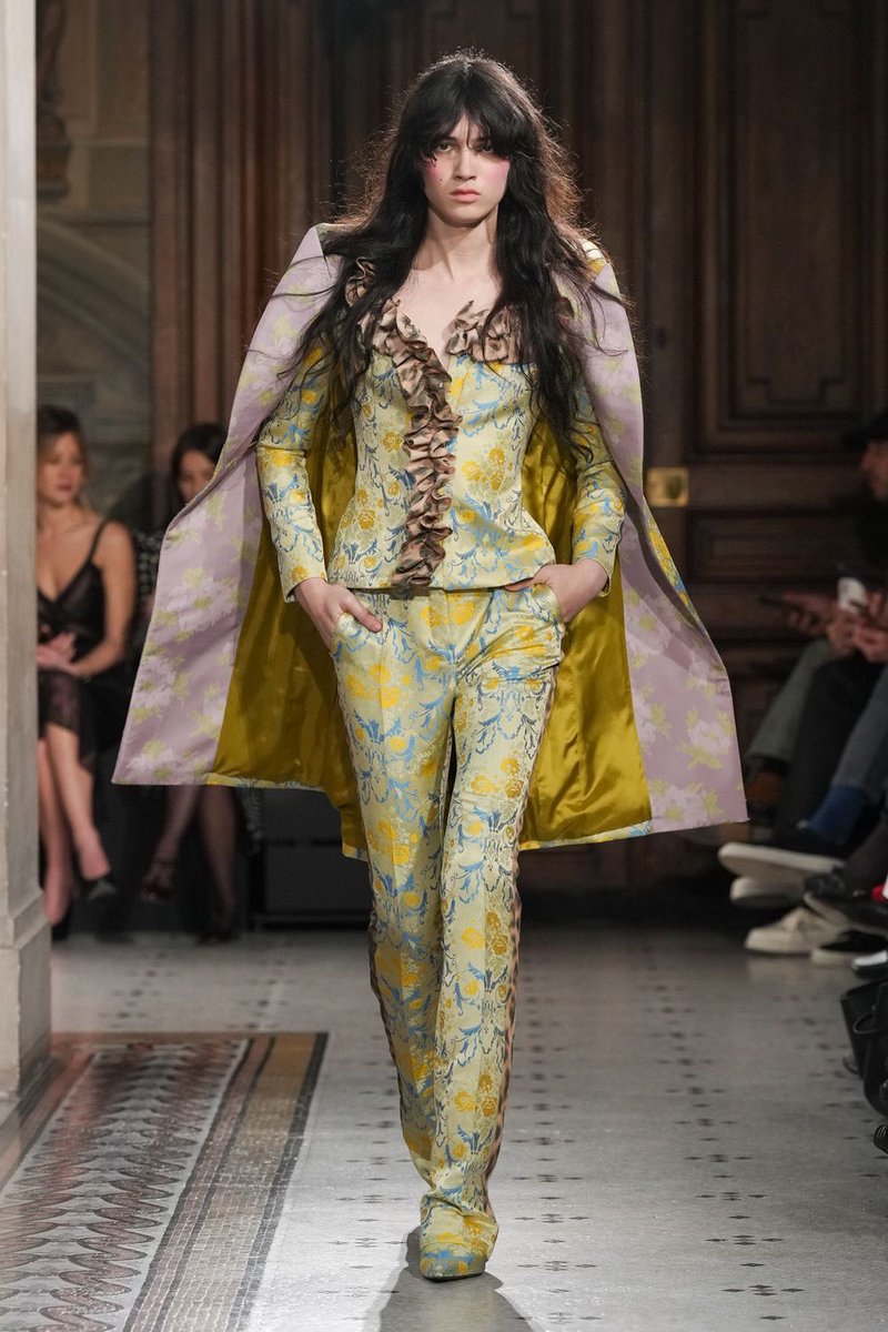 These colourful sets were definitely the highlight of Nina Ricci this season 🙂‍↔️
