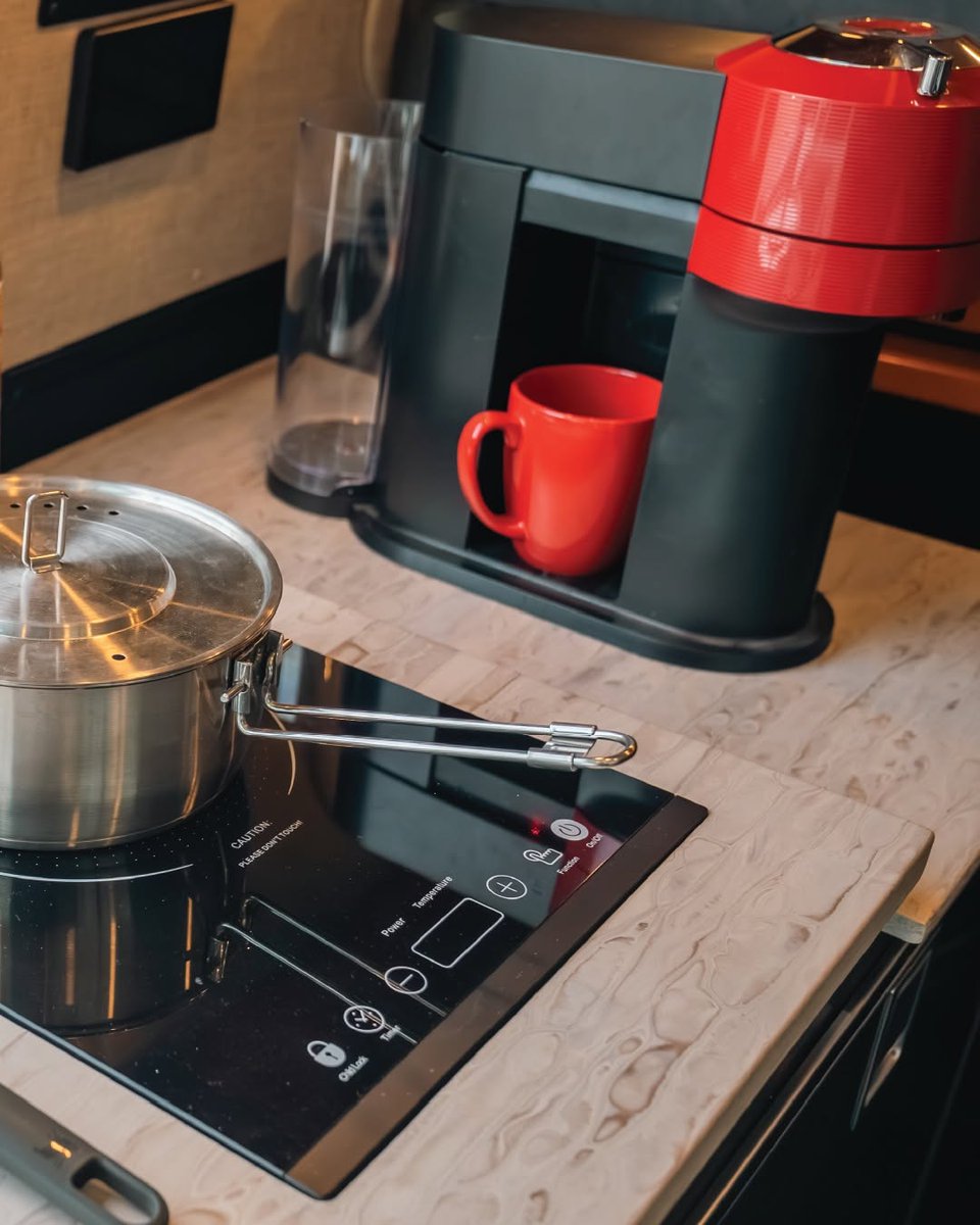 « Une cuisine complète et toute une journée devant soi. »
On n’aurait pas pu mieux le dire.

Mode détente : activé.

#BFGoodrich
#ConcuSurBFG
#DeQuoiEsTuCapable

📸 IG // offhighwayvan