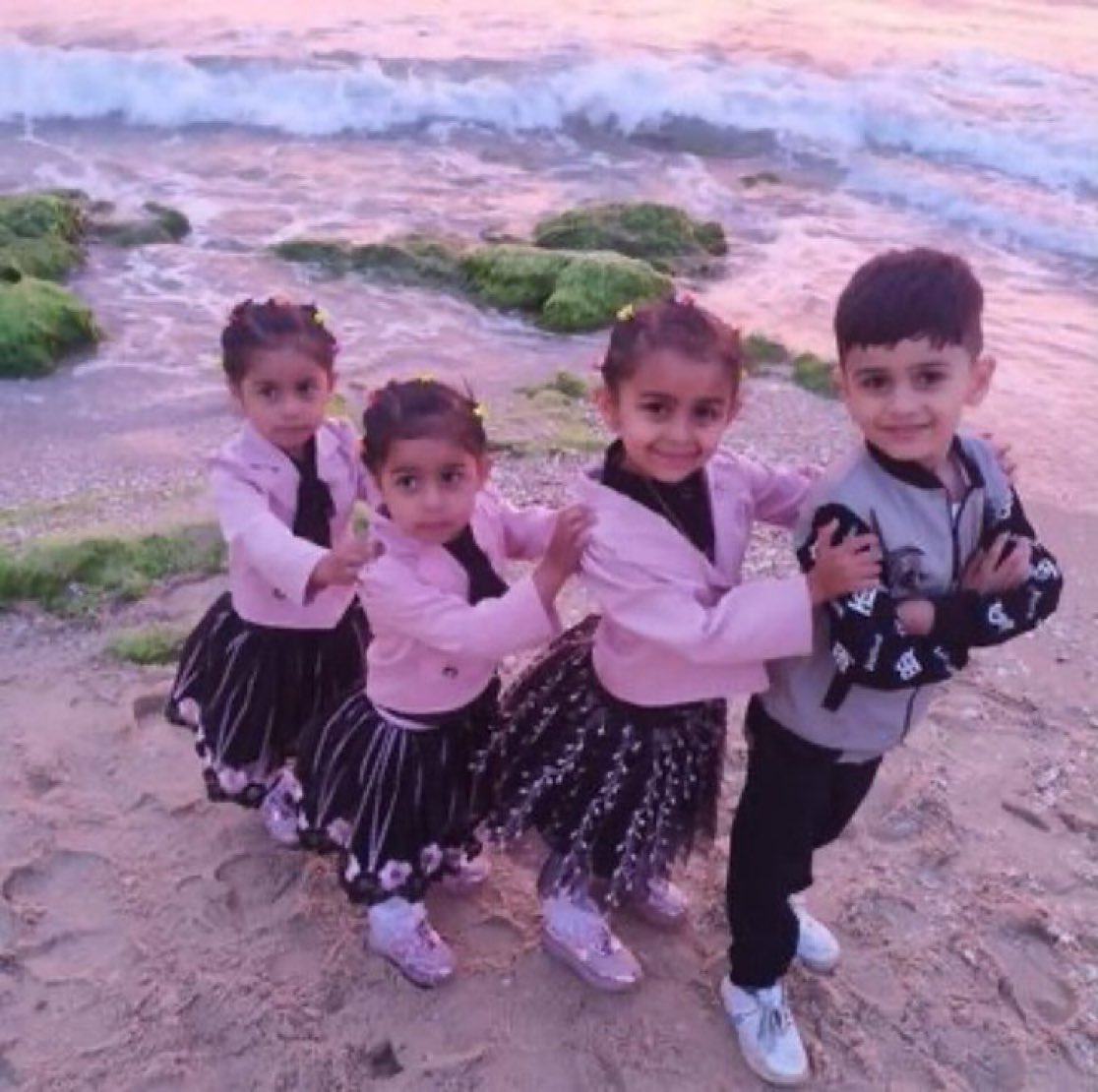 اسرائيل قتلتهم

لا خير فينا ان نسينا