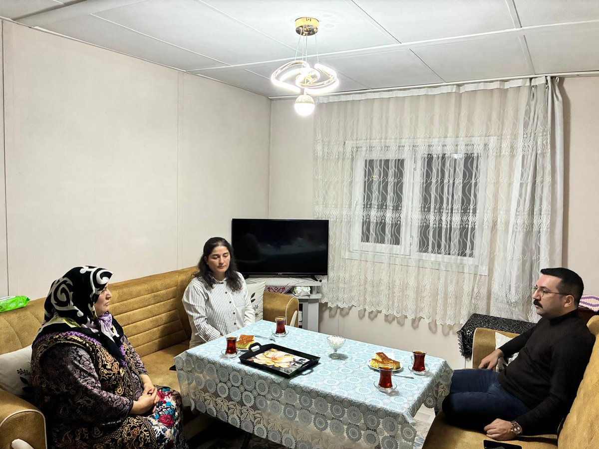 Kaymakamımız Sn. Muhammed Taha CANPOLAT, Ulubağ Mahallesinde ikamet eden Özkan Ailesinin iftar sofrasına misafir oldu.

<a href="/mtcanpolat23/">Muhammed Taha Canpolat</a> 
<a href="/ErzurumValiligi/">T.C.Erzurum Valiliği</a> 
<a href="/TC_icisleri/">T.C. İçişleri Bakanlığı</a> 

🔗 👉🏻 uzundere.gov.tr/kaymakamimiz-s…