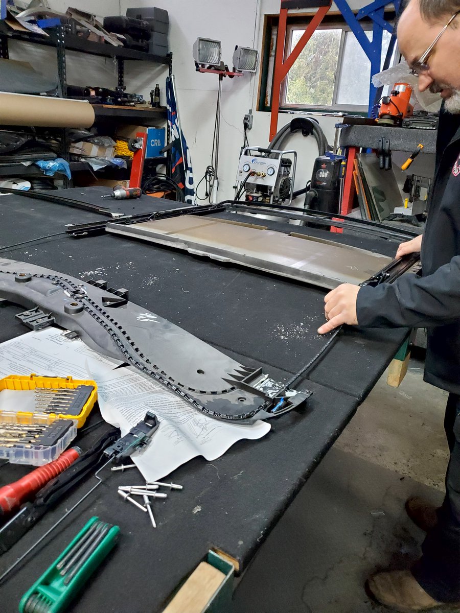 valueGLASS's tweet image. Get your sunroofs ready for Spring! 🌞🚗 At valueGLASS, we repair sunroof mechanisms to ensure they open/close like new. Don’t let a faulty sunroof spoil your sunny drives! ☀️✨ #ValueGLASS #SunroofRepair #SpringReady #AutoCare #CarMaintenance