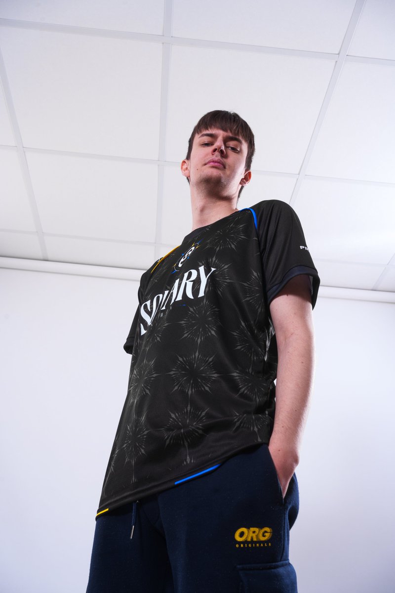 SolaryTV's tweet photo. Il a rejoint notre académie pour faire ses premiers pas en compétition en 2021.

Cinq ans plus tard, il nous offre les EMEA et finit MVP de LFL ☝️

L’enfant du club 💛💙 #SLYWIN https://t.co/4wkw3SVkMr