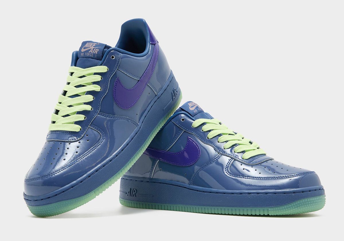 SneakerNews's tweet photo. Nike is going all-in on patent leather Air Force 1 Lows 🎲 

☀️ This blue-heavy pair is expected for Summer 

Get a closer look: https://t.co/hqgvBChAZ0 https://t.co/ulGNBG63k8