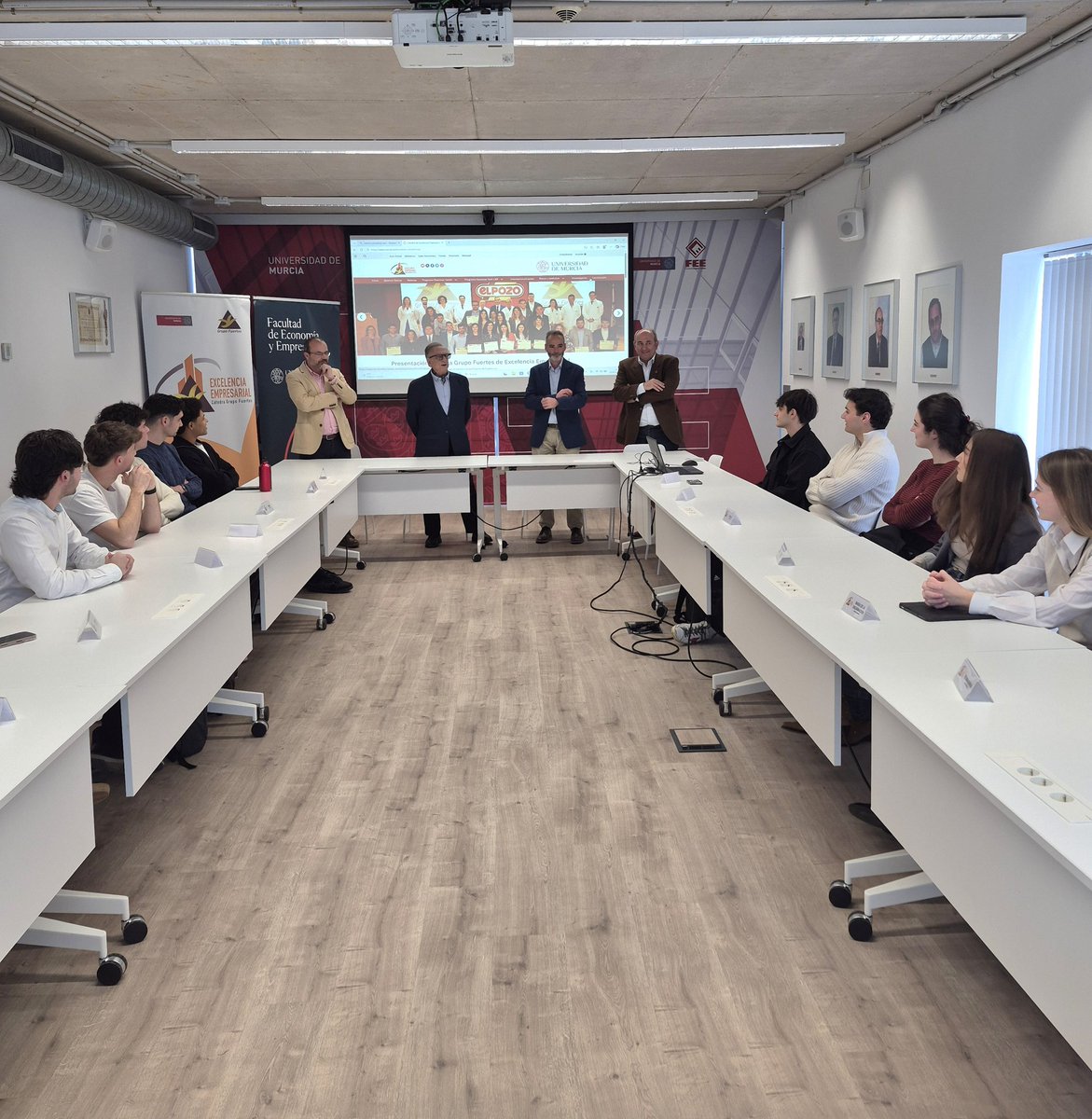 Facultad de Economía y Empresa UMU tweet media