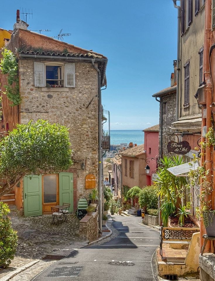 echoesofworld's tweet photo. south of france https://t.co/6YPeRkDkOU