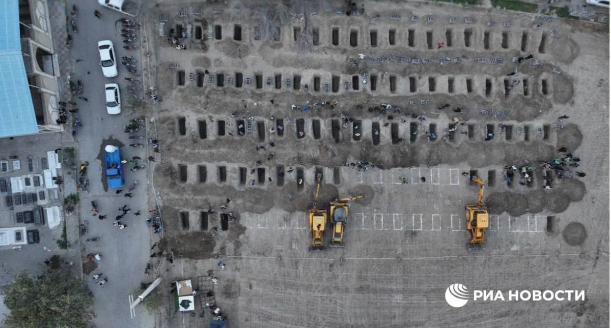 🇮🇷 Heute fanden im Iran die Beerdigungen der 171 Schulkinder, die bei dem Angriff der USA und Israels getötet wurden, statt

Tausende von Menschen gingen in der iranischen Stadt Minab auf die Straße, um sich von den Opfern zu verabschieden.