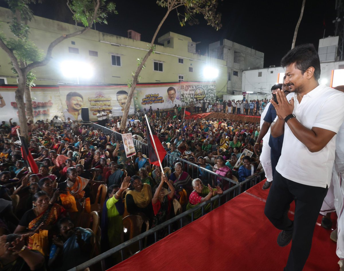 Udhaystalin's tweet photo. கழக அயலக அணி மாநில துணைச் செயலாளர் சகோதரர் ஏ. பாபு வினிபிரட் அவர்களின் ஏற்பாட்டில், கன்னியாகுமரி கிழக்கு மாவட்டம் குளச்சலில் முத்தமிழறிஞர் கலைஞர் பெயரிலான நூலகத்தை இன்றைய தினம் திறந்து வைத்தோம்.

மேலும், கழகத்தின் வளர்ச்சிக்காக தன்னலம் பாராது பல்வேறு போராட்டங்களையும் தியாகங்களையும் செய்த மூத்த முன்னோடிகள் 73 பேருக்கு பொற்கிழி வழங்கி, அவர்களது வாழ்த்துகளை பெற்றோம்.

கழகத்தின் மூத்த முன்னோடிகளின் நலனை காக்கும் வகையில், அவர்களுக்கு என்றும் துணை நிற்போம்.

@Manothangaraj  @MaheshRDMK