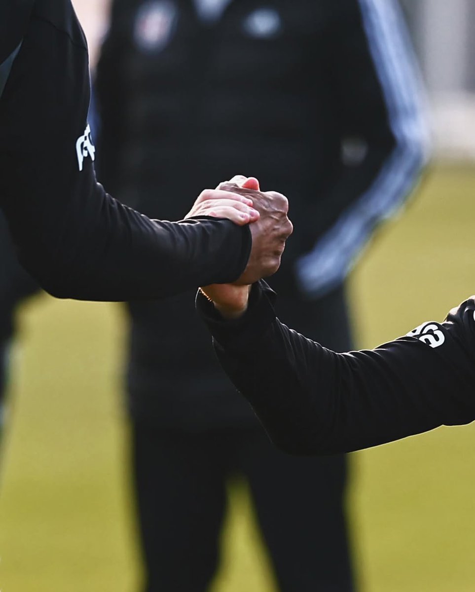Eaglemedia__'s tweet photo. Kenetlen. 🦅

⏳#BJKvGS https://t.co/vtZsG61Tug