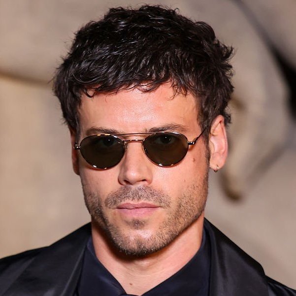 boy afraid tweet media