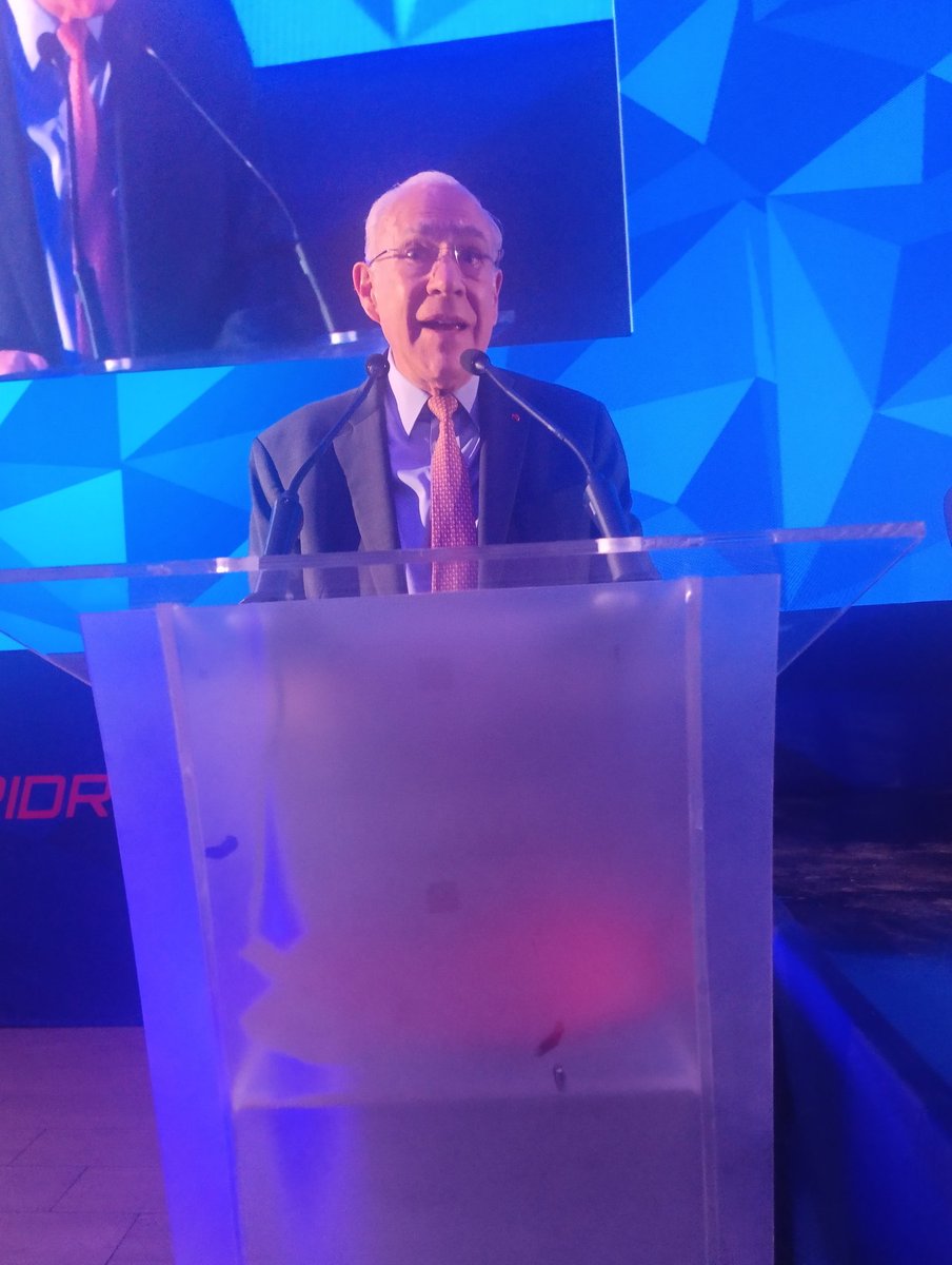 México está en riesgo de perder  grado de inversión por  problemas de PEMEX, bajo crecimiento, elevado déficit fiscal. De ser así, los empresarios tendrían problemas para conseguir créditos, advirtió José Ángel Gurria, ex-secretario de Hacienda y OCDE. 
#NEGOCIOMOTOR
#ARIDRA