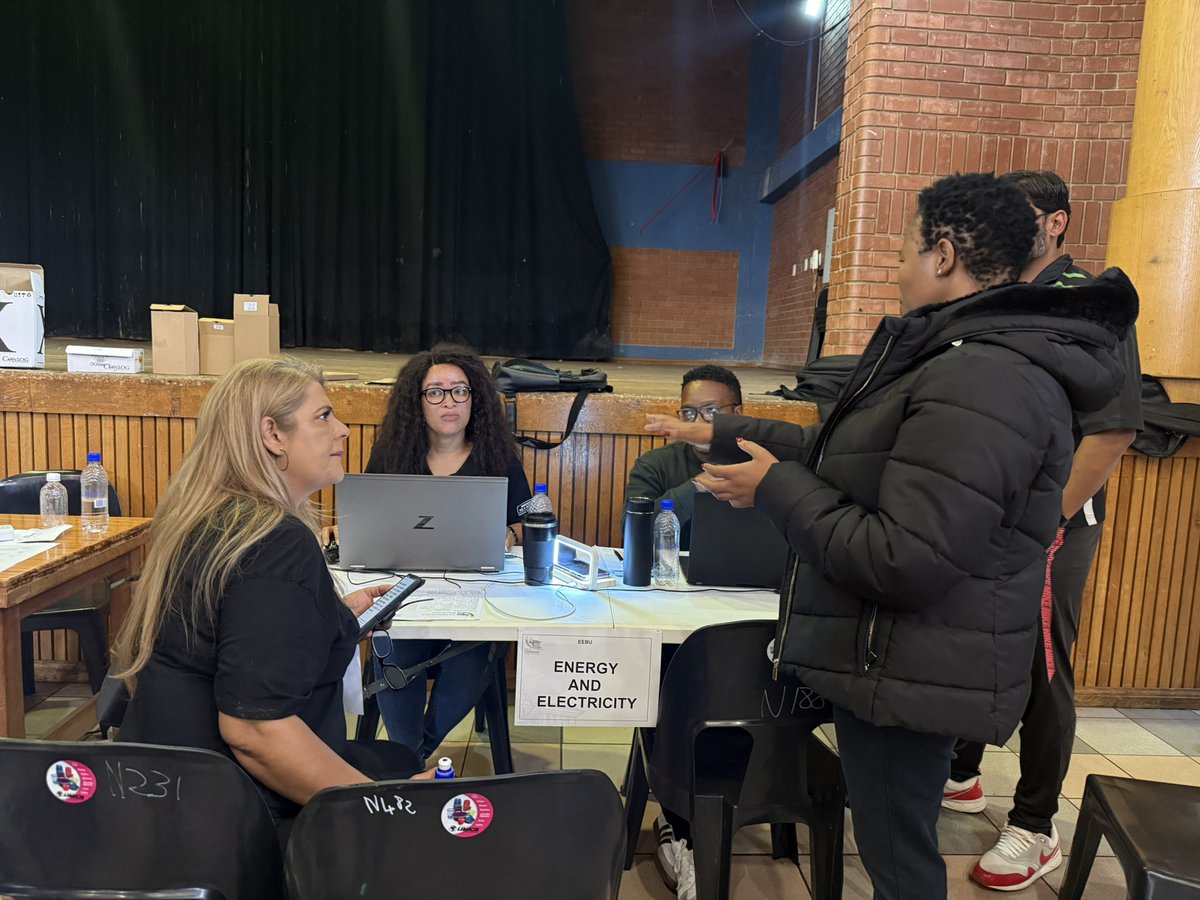 nasiphim's tweet photo. We held a successful Service Delivery Open Day in Region 4 today. This is the third open day we’ve held to resolve longstanding service delivery queries. All of the city’s departments were on site to assist residents: 
✅ Finance and billing enquiries 
✅waste management 
✅Electricity - metering 
✅Water 
✅Indigent services 
✅ health 

We are committed to improving the customer service experience in Tshwane. If you have long outstanding enquiries that have not been resolved please email: longstandingqueries@tshwane.gov.za
@CityTshwane