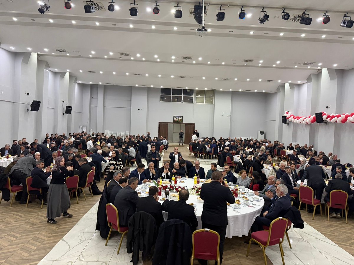 AK Parti Erzurum Milletvekilimiz ve İl Koordinatörümüz Sn. <a href="/AbdurrahimFIRAT/">Av. Abdurrahim Fırat</a>, AK Parti MKYK Üyemiz Sn. <a href="/avmuratcicek/">Murat Çiçek</a>, İl Başkanımız Sn. <a href="/MelikEmre1/">Melik Emre</a> ve kıymetli teşkilat mensuplarımızla iftar programında bir araya geldik.

Ramazan’ın manevi atmosferinde aynı sofrayı paylaşarak